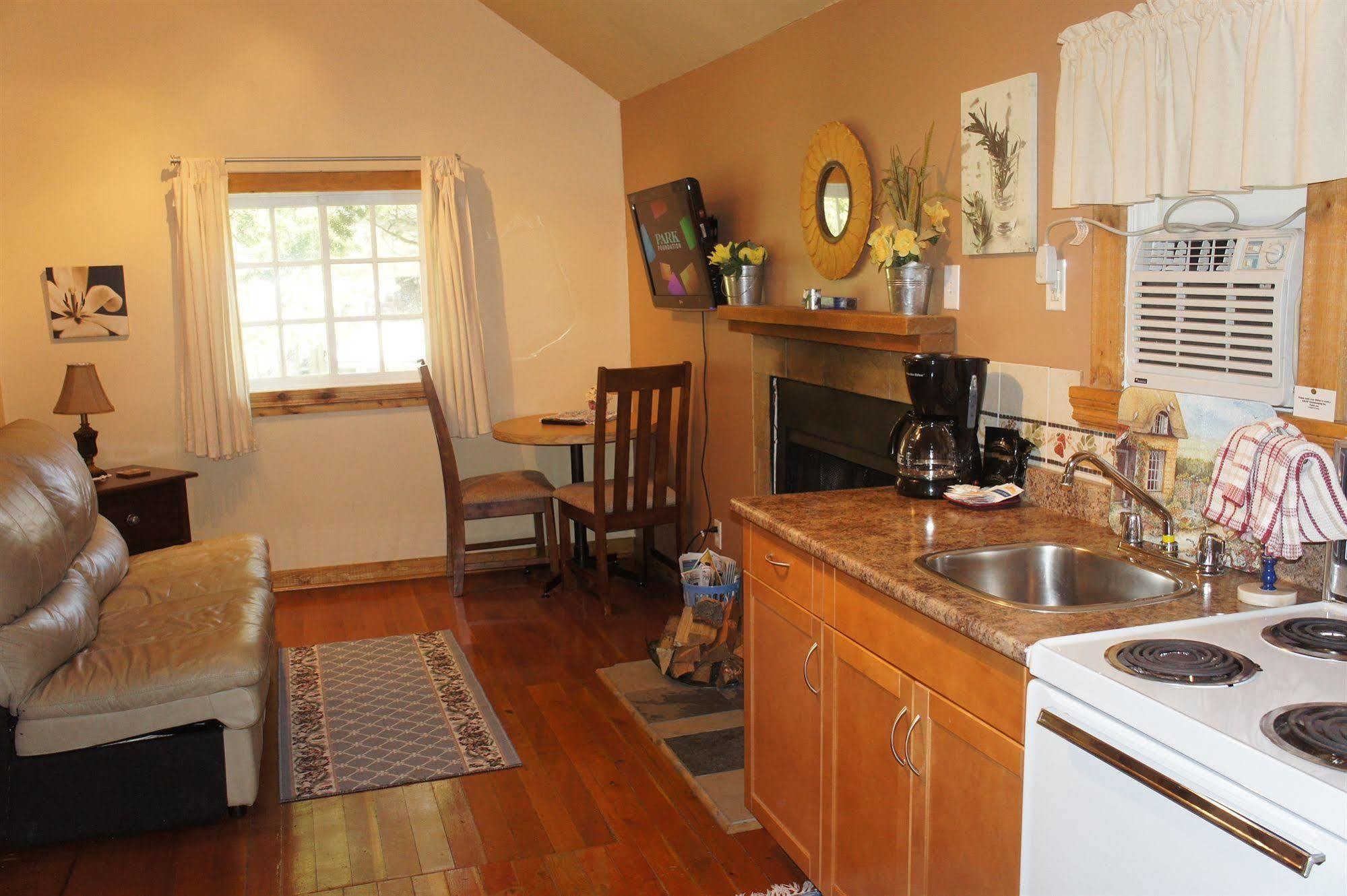 Fairmont Mountain Bungalows Fairmont Hot Springs Εξωτερικό φωτογραφία