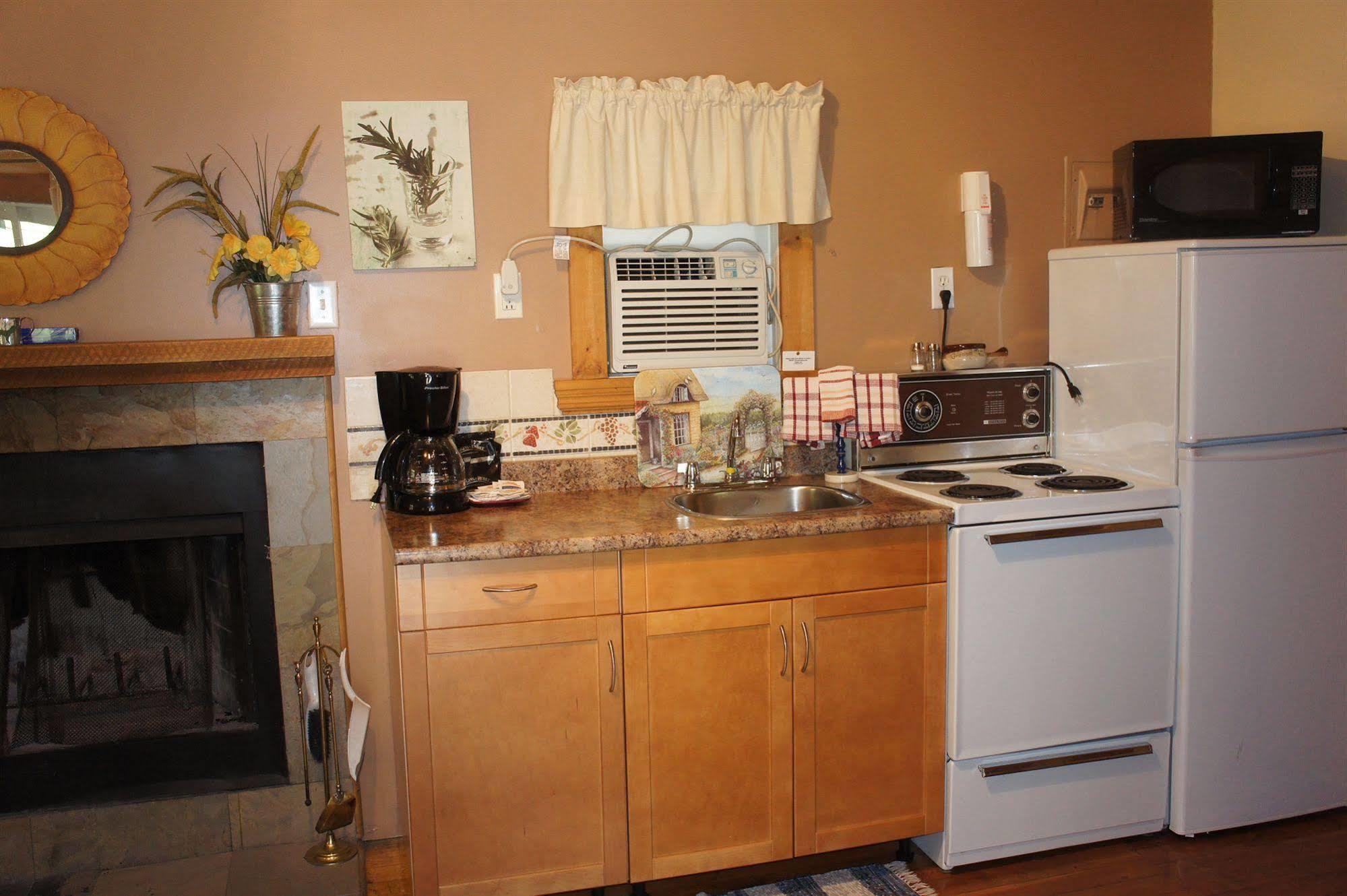 Fairmont Mountain Bungalows Fairmont Hot Springs Εξωτερικό φωτογραφία